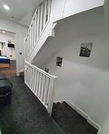 3 Bedrooms Apartments Near Town Center