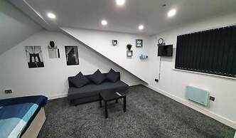 3 Bedrooms Apartments Near Town Center