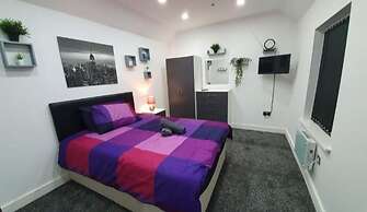 3 Bedrooms Apartments Near Town Center