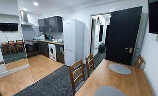 3 Bedrooms Apartments Near Town Center