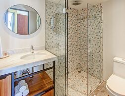 Condos with Oceanview Rooftop Pool