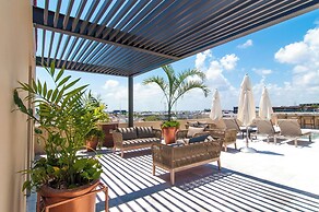 Condos with Oceanview Rooftop Pool