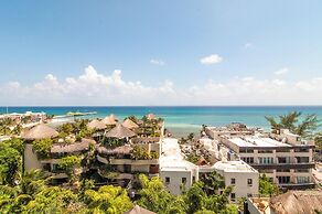Condos with Oceanview Rooftop Pool