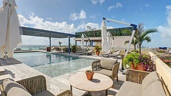 Condos with Oceanview Rooftop Pool