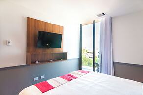 Condos with Oceanview Rooftop Pool