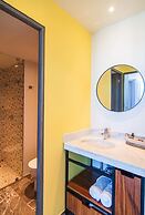 Condos with Oceanview Rooftop Pool