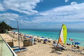 Condos with Oceanview Rooftop Pool