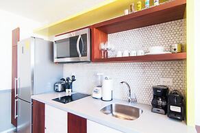 Condos with Oceanview Rooftop Pool