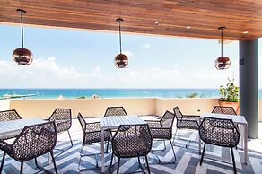 Condos with Oceanview Rooftop Pool