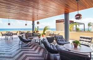 Condos with Oceanview Rooftop Pool