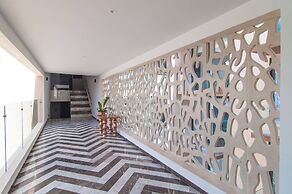 Condos with Oceanview Rooftop Pool