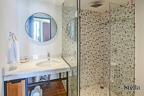 Condos with Oceanview Rooftop Pool