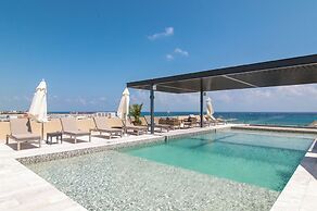 Condos with Oceanview Rooftop Pool