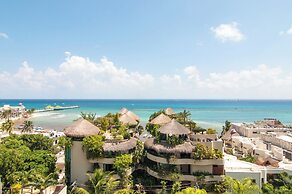 Condos with Oceanview Rooftop Pool