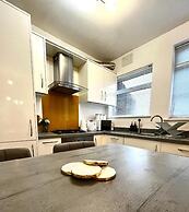 Apartment-sleeps4-parking-balcony