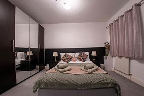 Apartment-sleeps4-parking-balcony