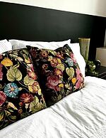 Apartment-sleeps4-parking-balcony