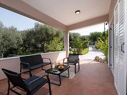 Green Hill Family Villa