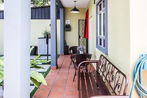 Plumeria 5BR Garden House by uBook