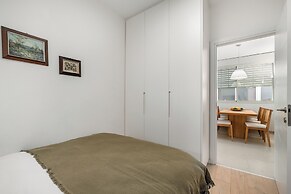 Chic Bright Urban Escape by Sea N' Rent