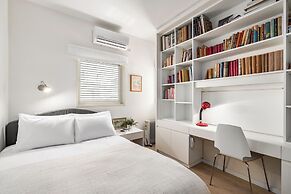Chic Bright Urban Escape by Sea N' Rent