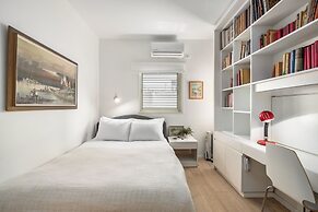 Chic Bright Urban Escape by Sea N' Rent