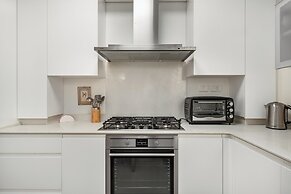 Chic Bright Urban Escape by Sea N' Rent