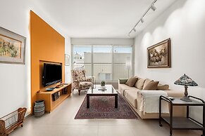 Chic Bright Urban Escape by Sea N' Rent