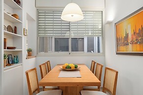 Chic Bright Urban Escape by Sea N' Rent