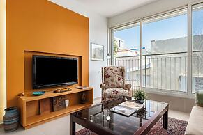 Chic Bright Urban Escape by Sea N' Rent