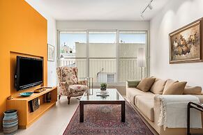 Chic Bright Urban Escape by Sea N' Rent