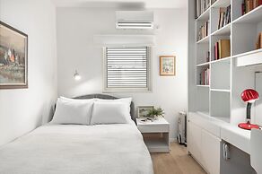 Chic Bright Urban Escape by Sea N' Rent