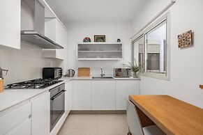 Chic Bright Urban Escape by Sea N' Rent