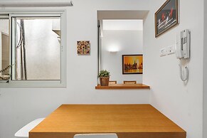 Chic Bright Urban Escape by Sea N' Rent