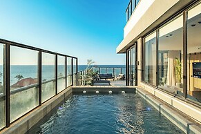 Chic Bright Urban Escape by Sea N' Rent