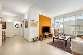 Chic Bright Urban Escape by Sea N' Rent