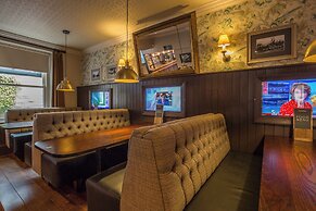 Norfolk Arms Hotel