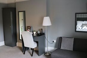 Norfolk Arms Hotel