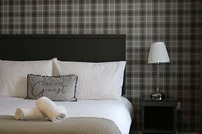 Norfolk Arms Hotel