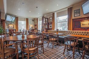 Norfolk Arms Hotel