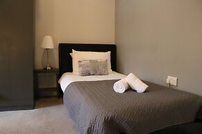 Norfolk Arms Hotel