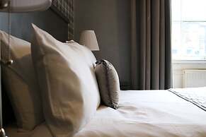 Norfolk Arms Hotel