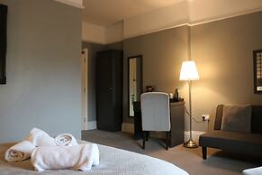 Norfolk Arms Hotel
