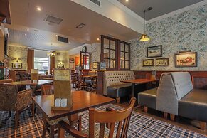 Norfolk Arms Hotel