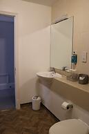Norfolk Arms Hotel