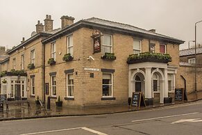 Norfolk Arms Hotel