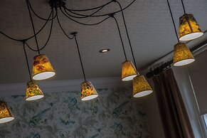 Norfolk Arms Hotel
