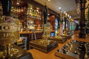 Norfolk Arms Hotel