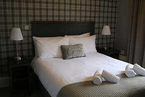 Norfolk Arms Hotel