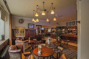 Norfolk Arms Hotel